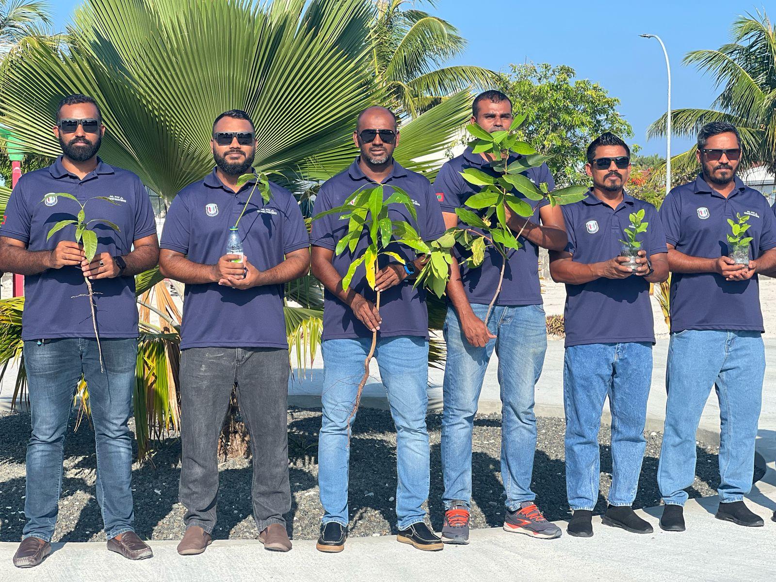 ފުލުހުންގެ 92 ވަަނަ އަހަރީ ދުވަހާ ގުޅިގެން މޭވާގަސް އިންދުމުގެ ޕްރޮގްރާމް ށ. އަތޮޅުގައި ފަށައިފި