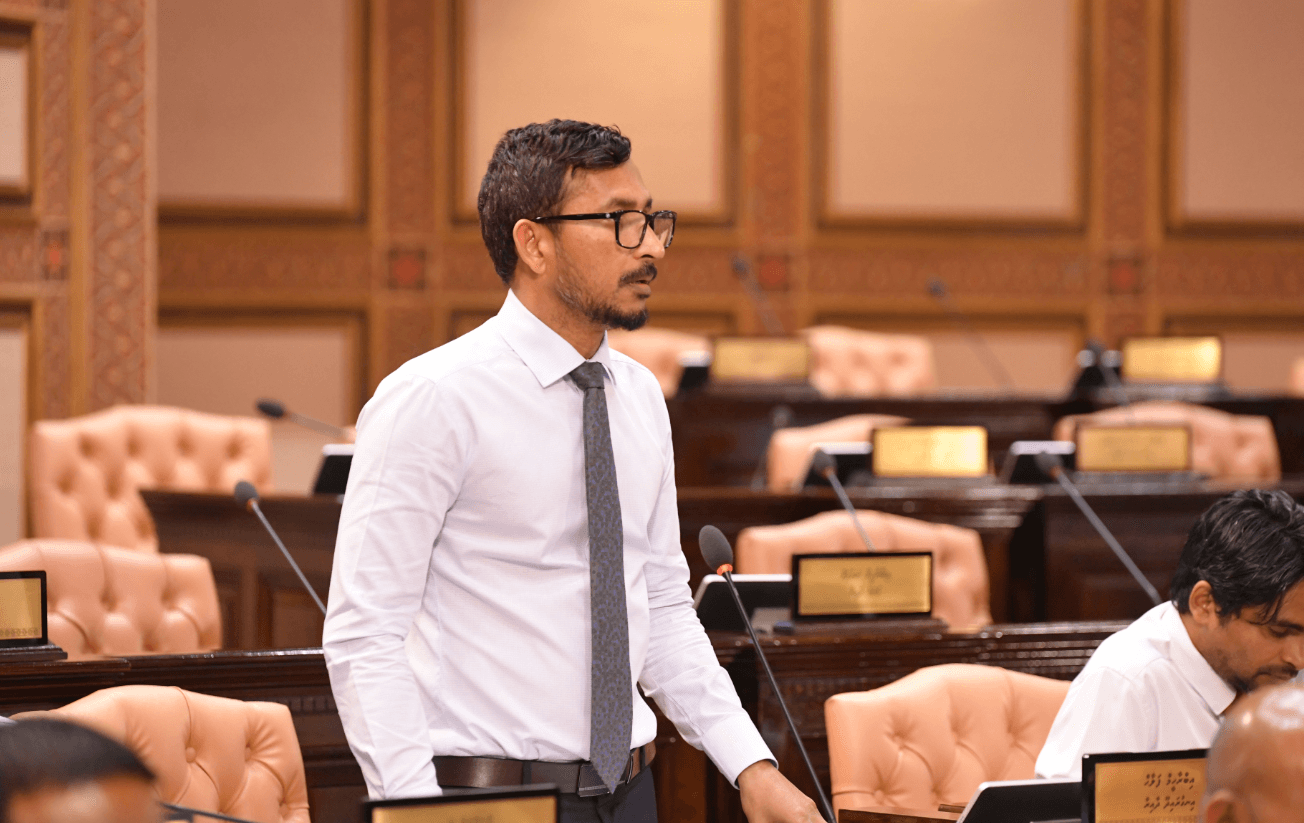 ކުރީގެ ރައީސުން މަޖިލީހަށް ނުފޫޒުފޯރުވިގޮތަށް ރައީސް މުޢިއްޒު އެކަމެއް ނުކުރައްވާނެ: ފަލާހް