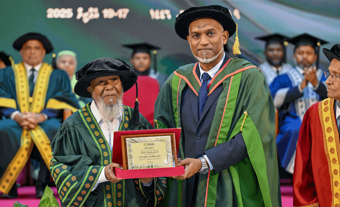 ރާއްޖޭގެ މަތީ ތަޢުލީމުގެ މަރުކަޒަކުން އެރުވި ފުރަތަމަ އޮނަރަރީ ޑޮކްޓަރޭޓް، ޝައިޚް އިސްމާއިލްއަށް