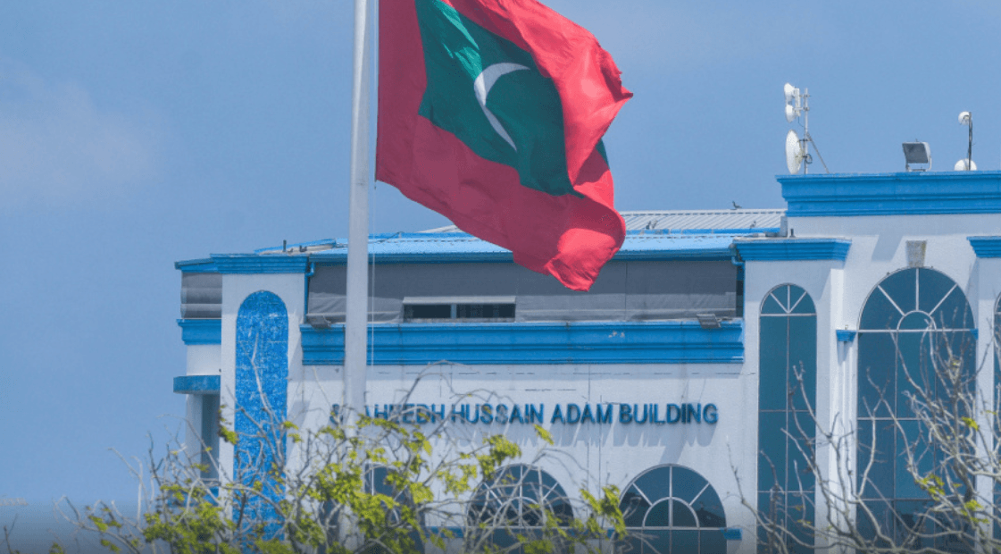 މޮނިޓަރިން ނިޒާމުގެ ތެރެއިން 2 މީހެއްގެ ބަންދަށް ލުއި ދީފި