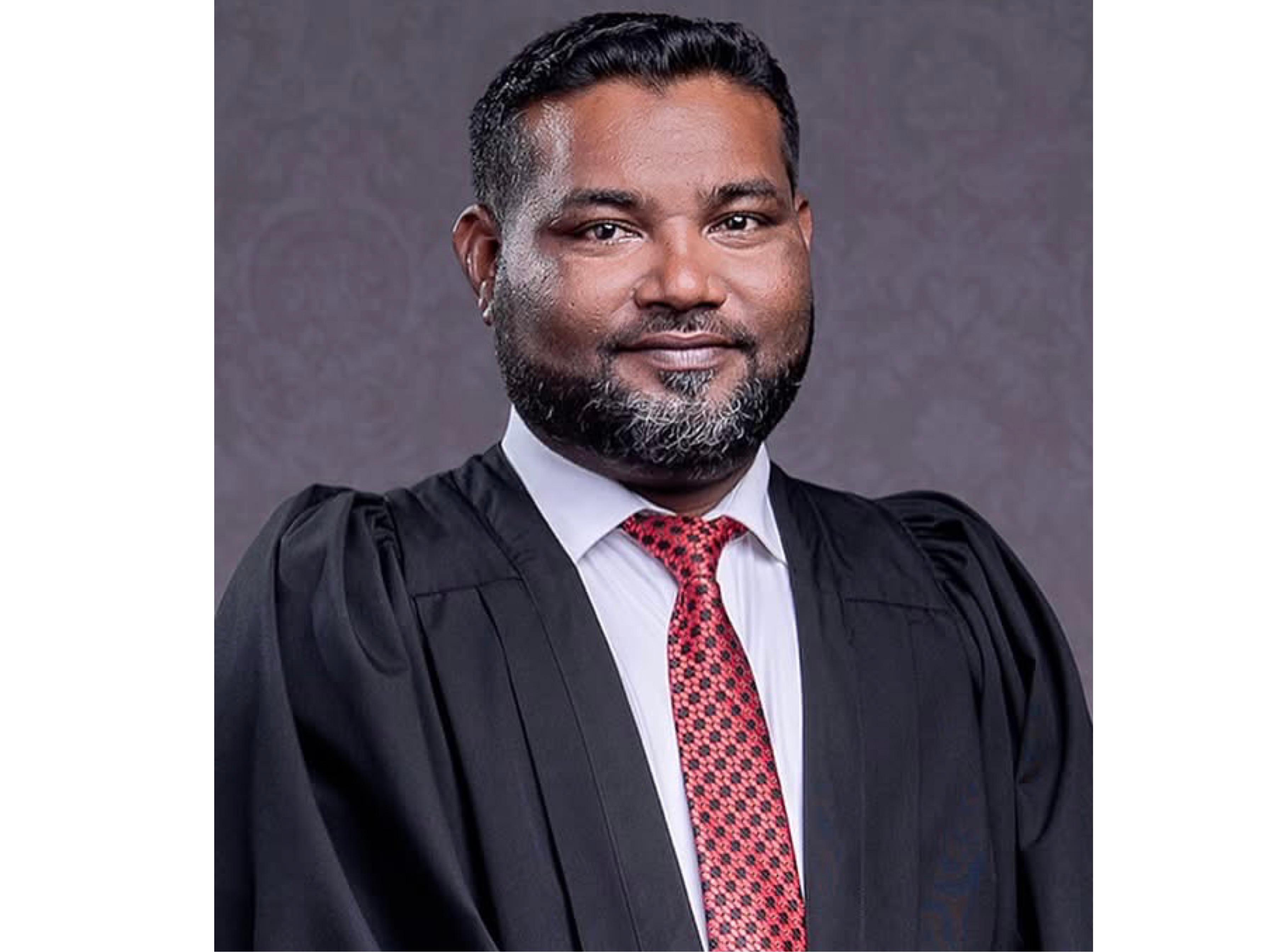 ހައިކޯޓުގެ އިސްފަނޑިޔާރަކަށް  ފައިޞަލް