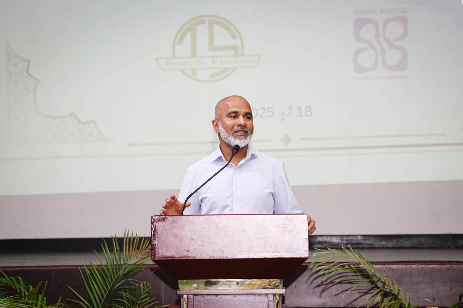 މުދައްރިސުންނަށްވުރެ ޝަރަފުވެރި އިއްޒަތްތެރި ބަޔަކު ނުތިބޭނެ - މިނިސްޓަރ
