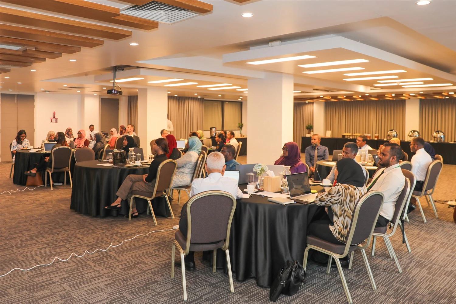 ޔޫޕީއާރް ރިޕޯޓާ ގުޅޭގޮތުން މަަދަނީ ޖަމްޢިއްޔާތަކާއެކު މަޝްވަރާކޮށްފި 
