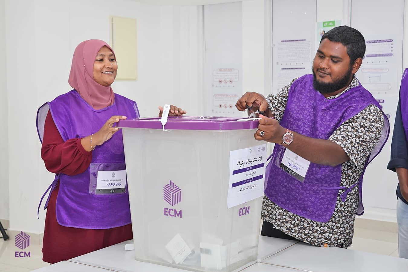 ލޯކަލް ކައުންސިލް އިންތިހާބު އޭޕްރީލް ގައި