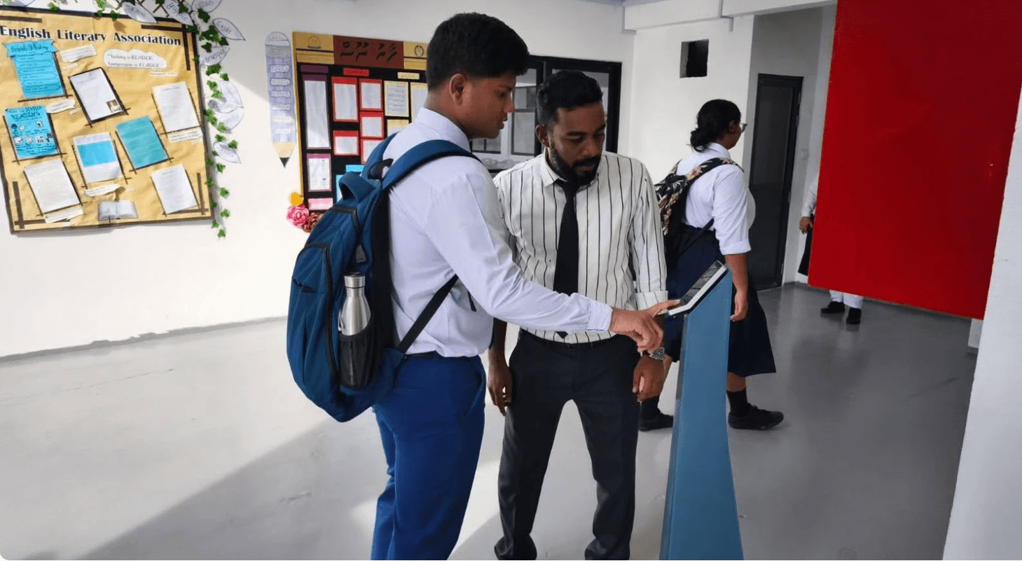 ދަރިވަރުންގެ ހާޒިރީ ރިކޯޑް ކުރުމަށް ފުރަތަމަ ފަހަރަށް އިލެކްޓްރޯނިކް އެޓެންޑެންސް ސިސްޓަމެއް