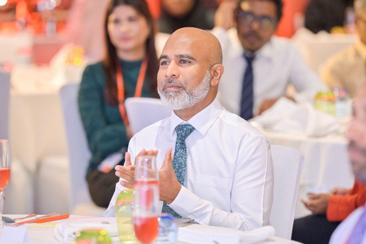 ސަރުކާރު ސްކޫލްތަކުގެ ހުރިހާ ކްލާސްރޫމެއް މި އަހަރު ނިމުމުގެ ކުރިން އޭސީކުރަނީ