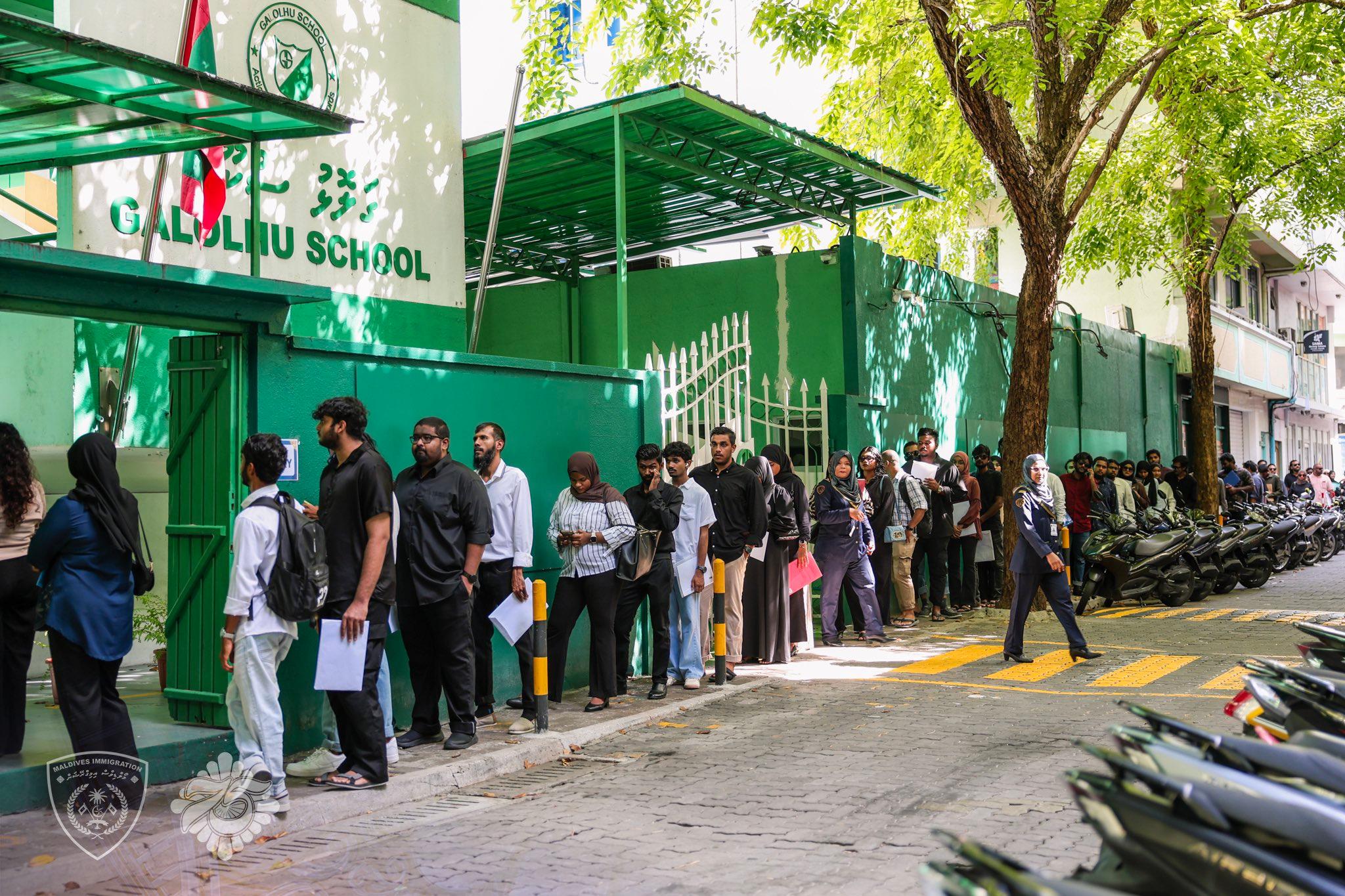   އިމިގްރޭޝަން އޮފިސަރުންގެ ވަޒީފާއަށް އެދި ގިނަބަޔަކު ކިޔުގަ