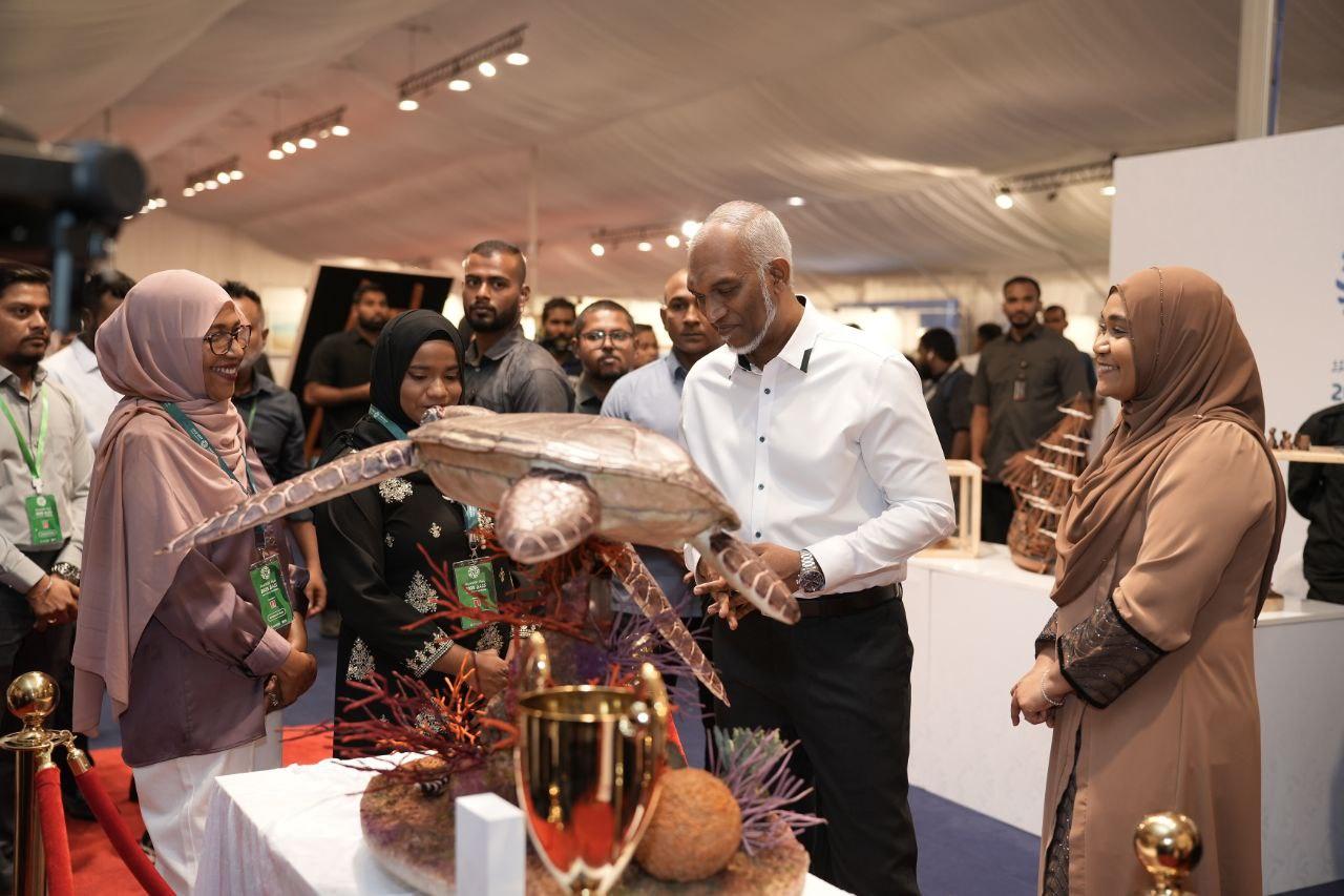 ދިވެހި އުފެއްދުންތެރިންގެ މައުރަޒުގައި އުފާވެރި ކުޑަކުދިންގެ ހަވީރަކާއި ބޮޑުބެރު މުބާރާތެއް ވެސް