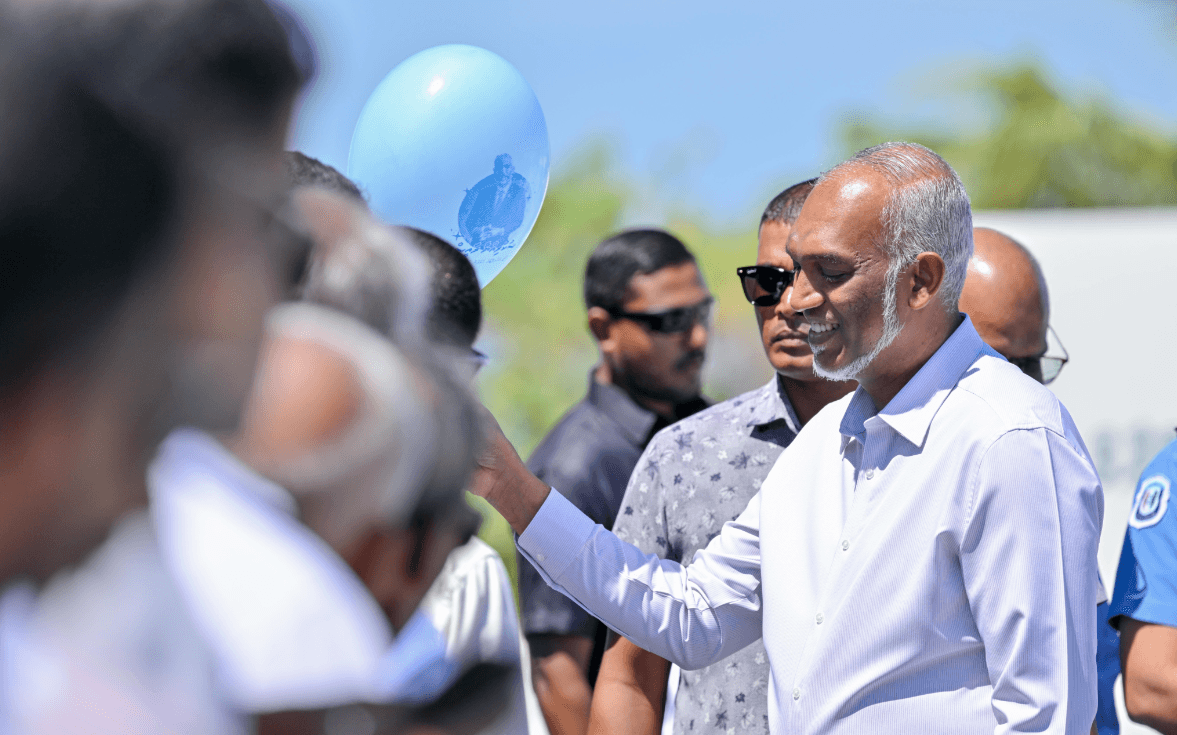 ތިބާއަށް ހެޔޮއެދޭ އިހްސާސްތައް ދަންނަ މީހާގެ އަތުގައި ހިފާށެވެ.