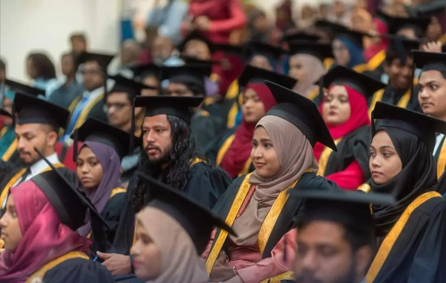 ހިލޭ ޑިގްރީ ޕްރޮގްރާމުގައި 8300 ދަރިވަރުން، ޚަރަދަށް 51 މިލިއަން