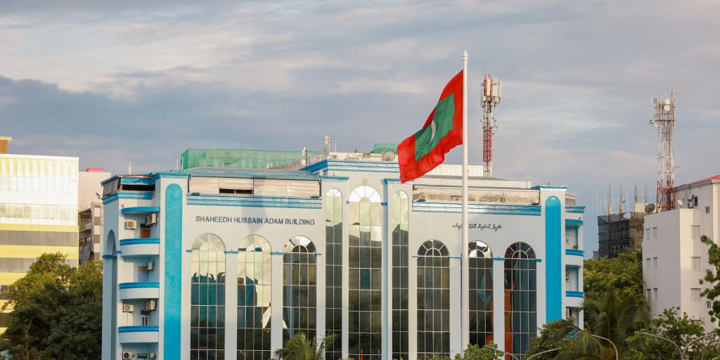 މޮނިޓަރިން ނިޒާމުގެ ތެރެއިން 2 މީހެއްގެ ބަންދަށް ލުއި ދީފި