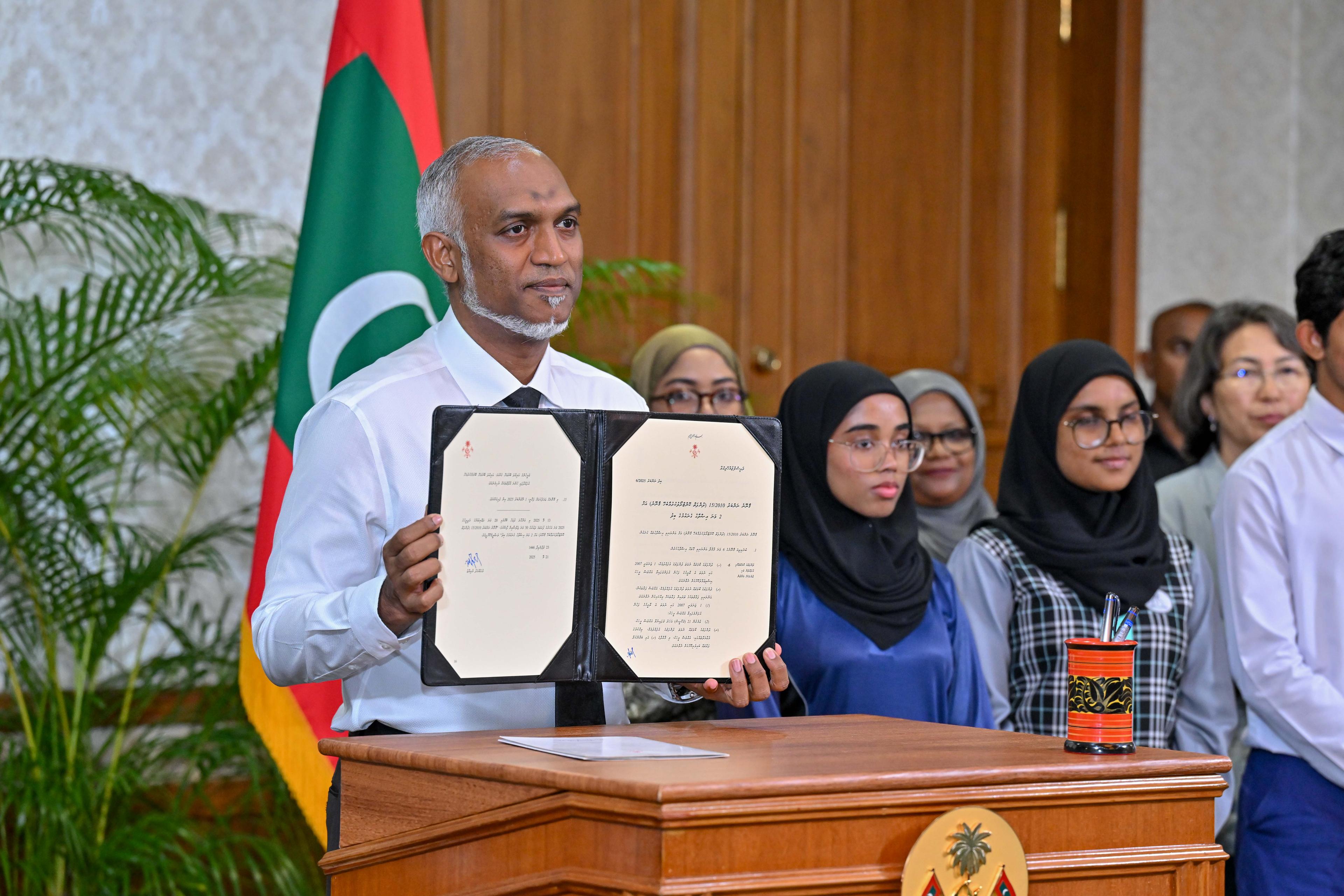 ދުންފަތުގެ އިސްތިއުމާލުކުރުން ހުއްޓާލާ ކޮންމެ ރައްޔިތަކަށް ފައިސާގެ އިނާޔަތެއް ދެނީ