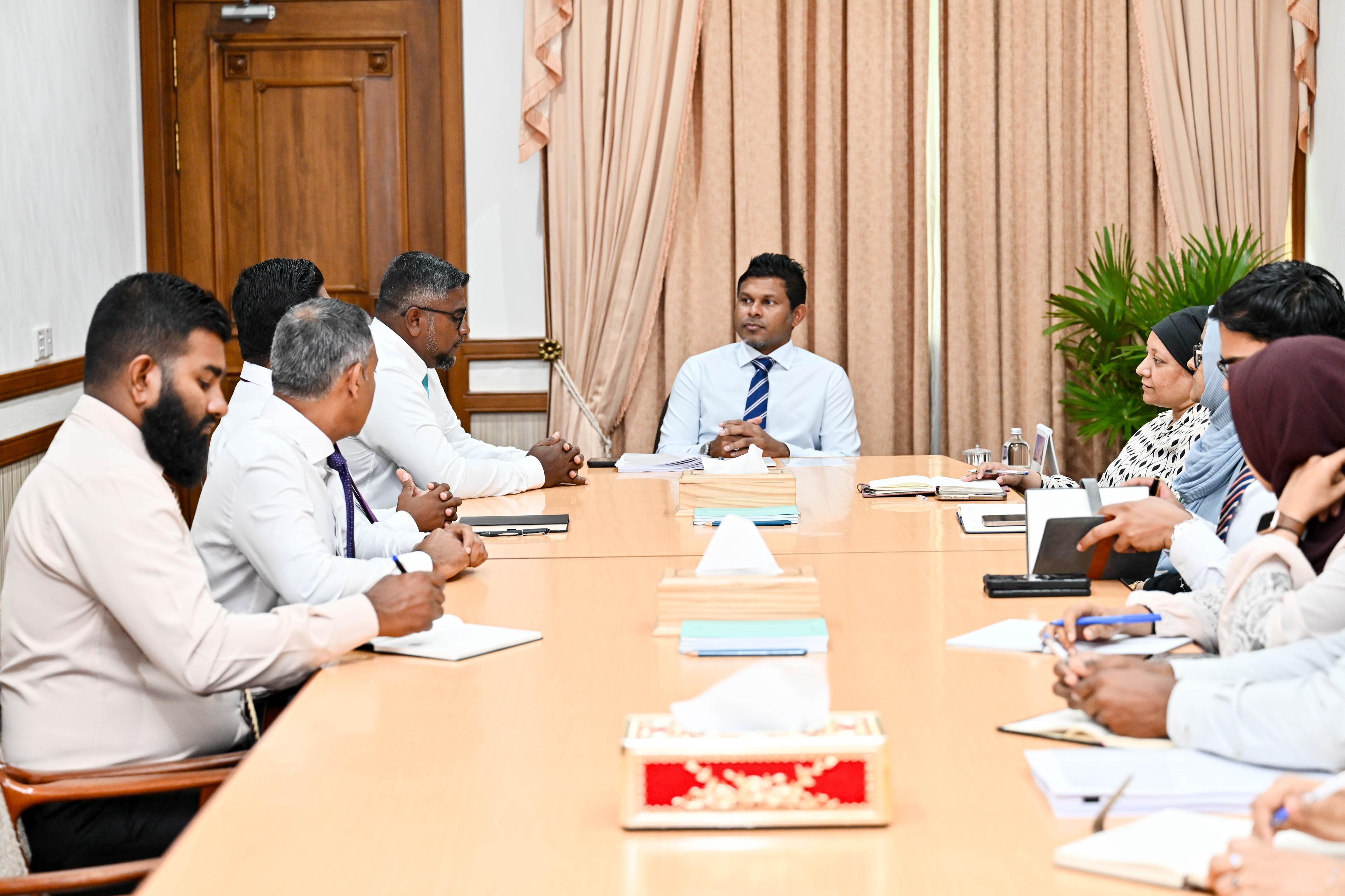 ރައީސުލްޖުމްހޫރިއްޔާގެ ނައިބު، ހދ. އަތޮޅު ކައުންސިލާ ބައްދަލުކުރައްވައިފި