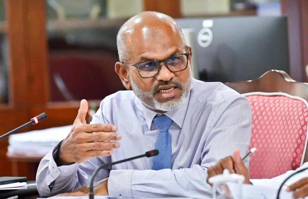 ކައުންސިލުތަކުގެ ބަޖެޓުން ބާކީވާ ފައިސާގައި އަތް ނުލެވުމަކީ ޤާނޫނުގައި އޮތް އުނިކަމެއް - ނާޒިމް 