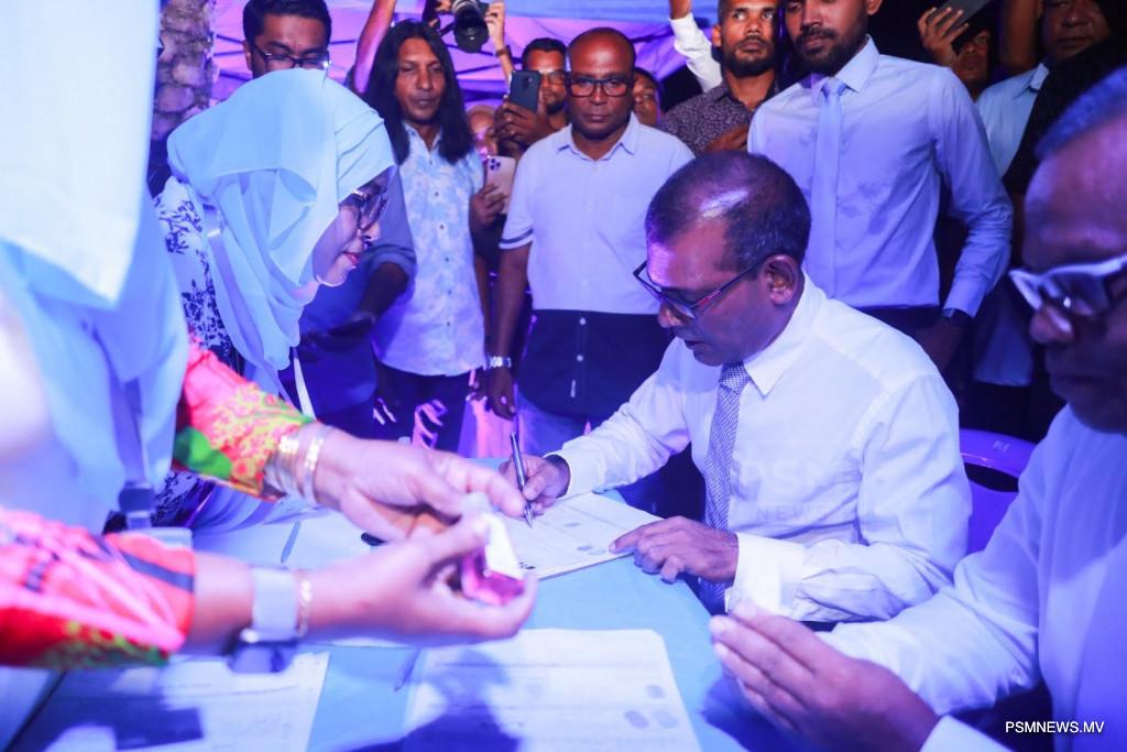  ދަ ޑިމޮކްރެޓްސްގެ މެމްބަރުން އެމްޑީޕީއާ ގުޅެން ނިންމައިފި 