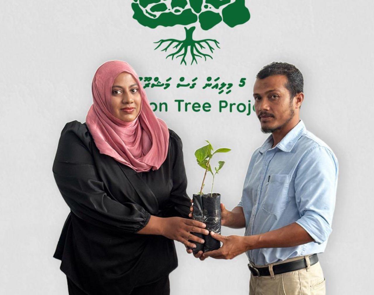 5 މިލިއަން ގަސް: ލަންކާއިން ހަދިޔާ ކުރި ގަސްތައް ރިސޯޓުތަކަށް ބެހުމުގެ މަސައްކަތް ކުރިއަށް