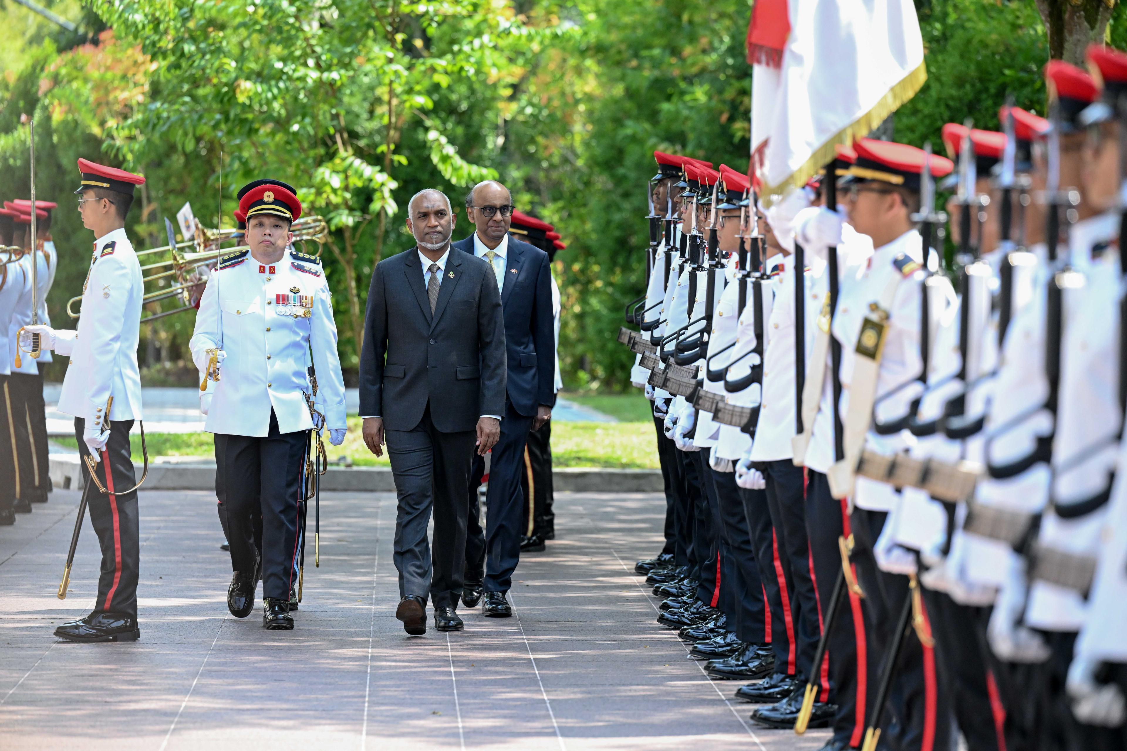 ސިންގަޕޫރު ދަތުރުފުޅު ނިންމަވާލެއްވުމަށްފަހު ރައީސް މާލެ ވަޑައިގެންފި