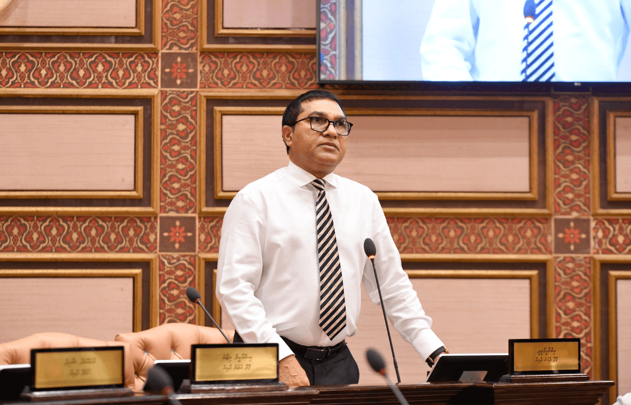 އެމްޑީޕީ މެމްބަރުން މަސްވެރިންނަށް ކޮށްދިން ކަމެއްނެތް، ދެ ދައުރުގައި ވެސް ތިބީ އަތް ޖަހަން: އައިބީ