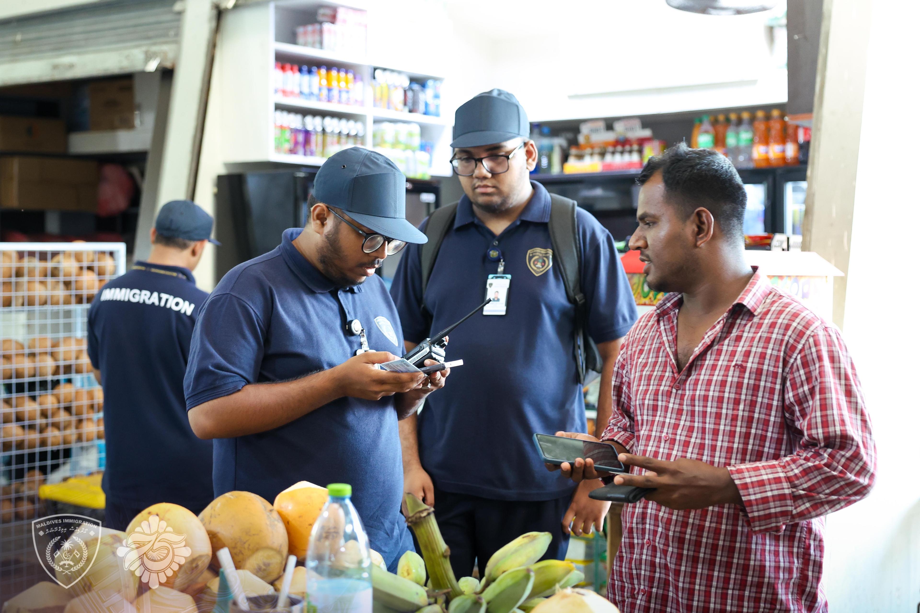 ހުޅުމާލޭގައި ޤަވާއިދާ ޚިލާފަށް ވިޔަފާރިކުރަމުން ދިޔަ 15 ބިދޭސީއަކު އިމިގްރޭޝަންގެ ބެލުމުގެ ދަށަށް