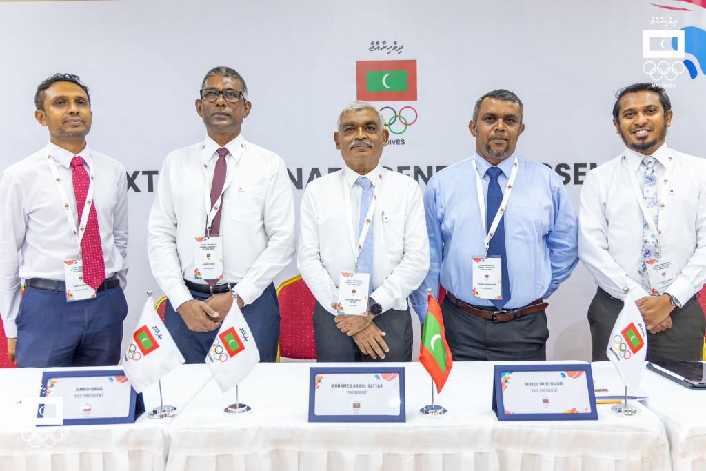 އޮލިމްޕިކް ކޮމެޓީގެ އޮފިޝަލުންގެ ދަފްތަރެއް އެކުލަވާލަނީ