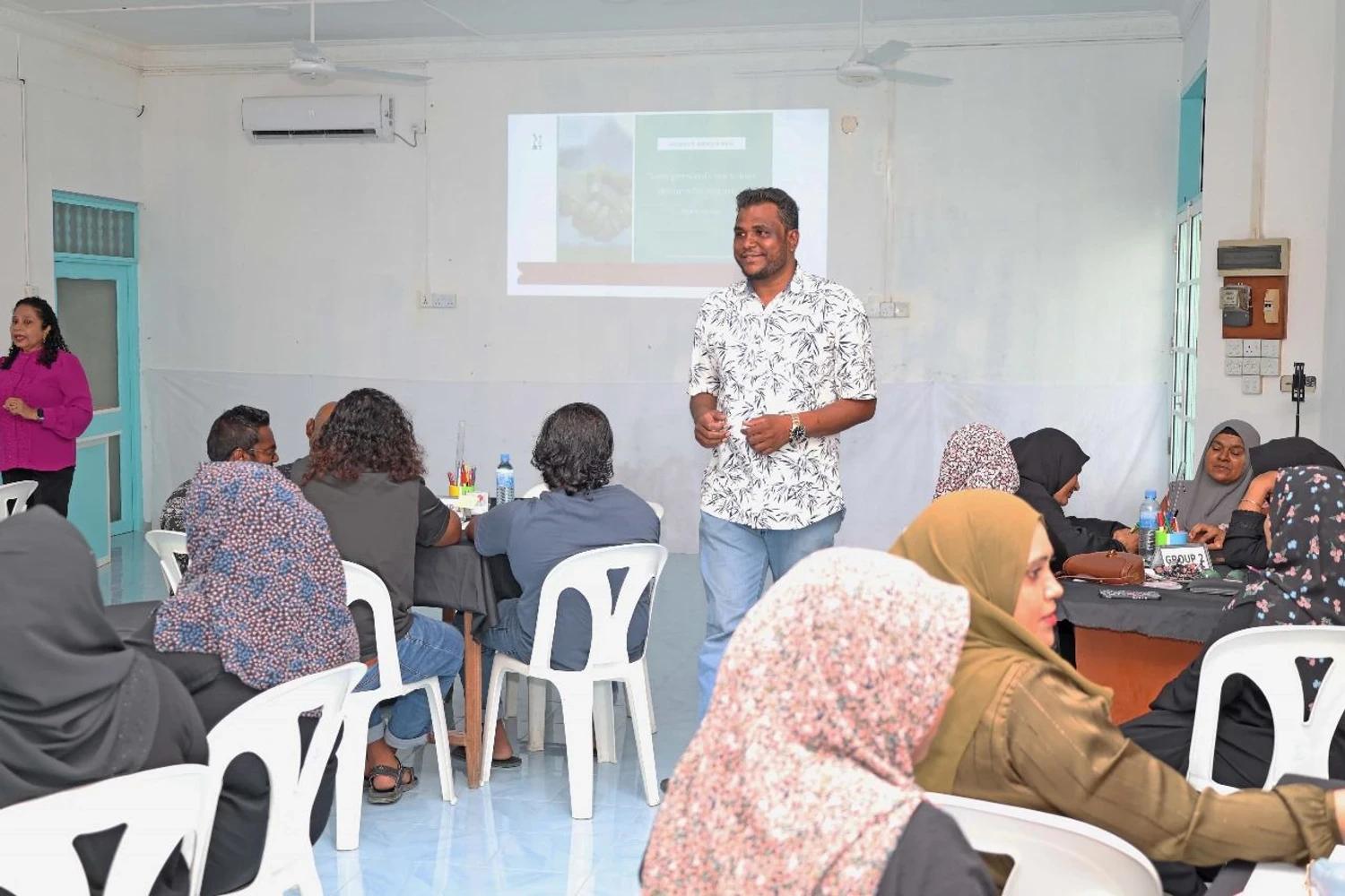 ދަފްތަރު އަދާހަމަކުރުމުގެ މަސައްކަތް ފެށުން -- ފޮޓޯ:  ޒުވާނުން  ބަރުވެރިކުރުވުމާއި، މައުލޫމާތާއި ފަންނާ  ބެހޭ ވުޒާރާ