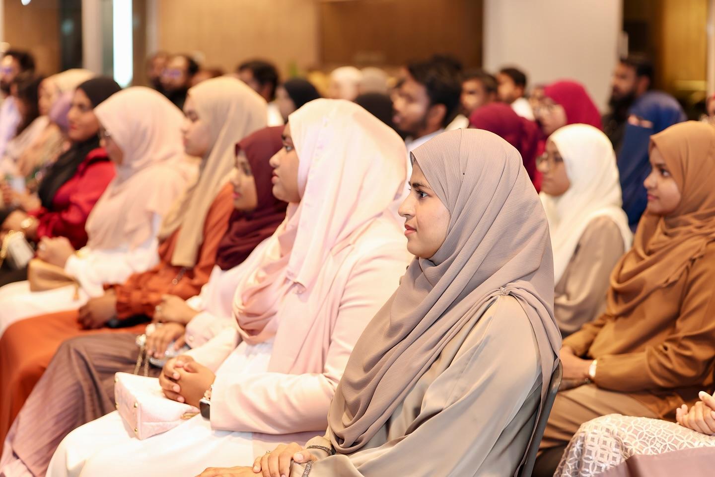 އެމްއެންޔޫއިން އެމްބީބީއެސް ނިންމި ފުރަތަމަ ބެޗު އިންޓާންޝިޕް ފުރިހަމަކޮށްފި