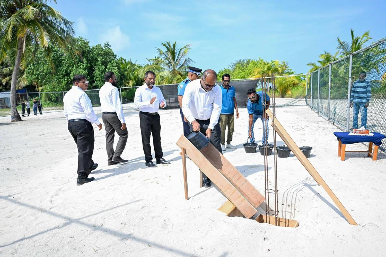 އޮޅުވެލިފުށްޓާއި ކުރެންދޫގައި އަލަށް އިމާރާތްކުރާ ފުލުހުންގެ މަރުކަޒުގެ މަސައްކަތް ފަށައިފި