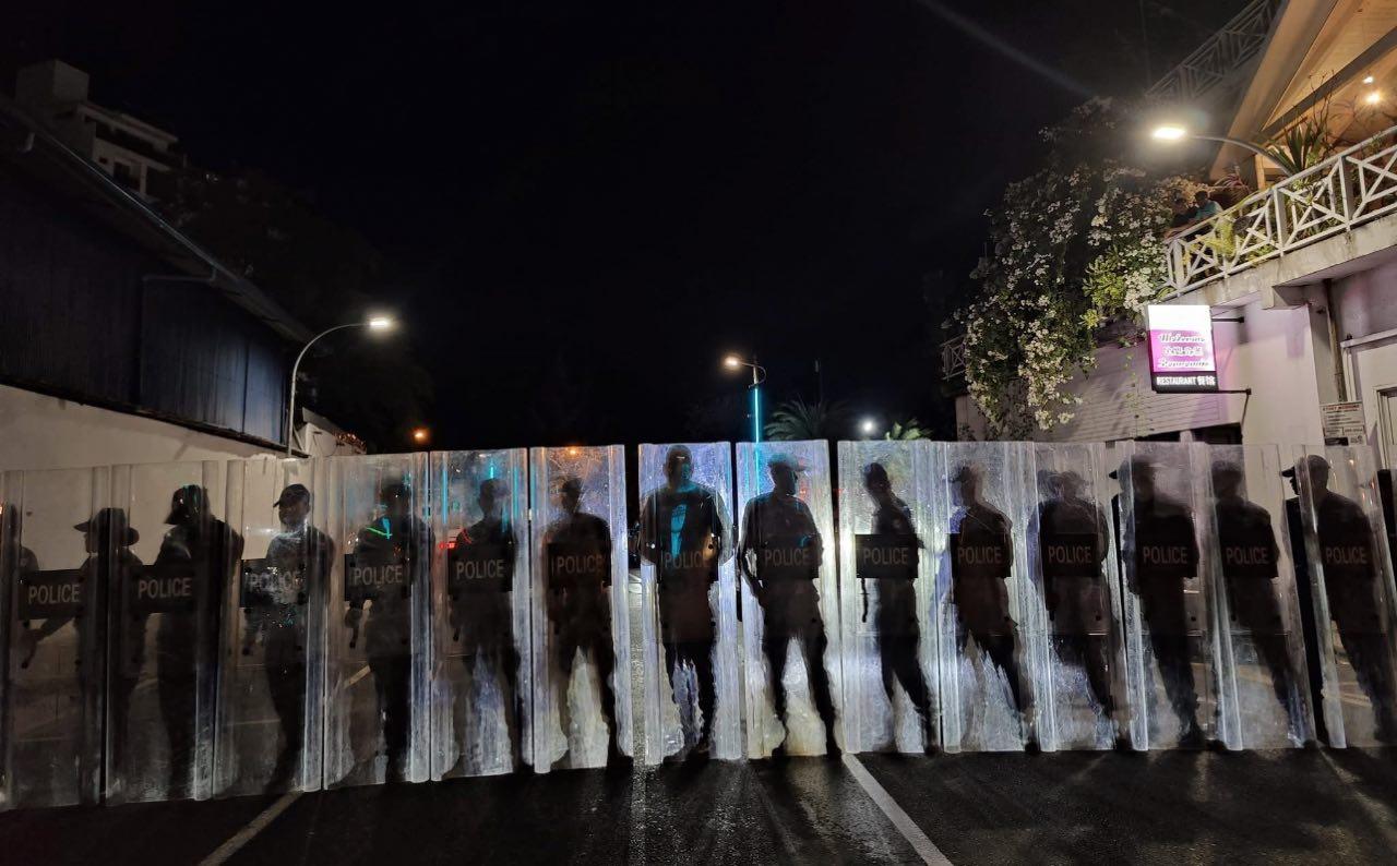 ފުލުހުން އަދާކުރާ ޤައުމީ ވާޖިބަށް ސެލިއުޓް!