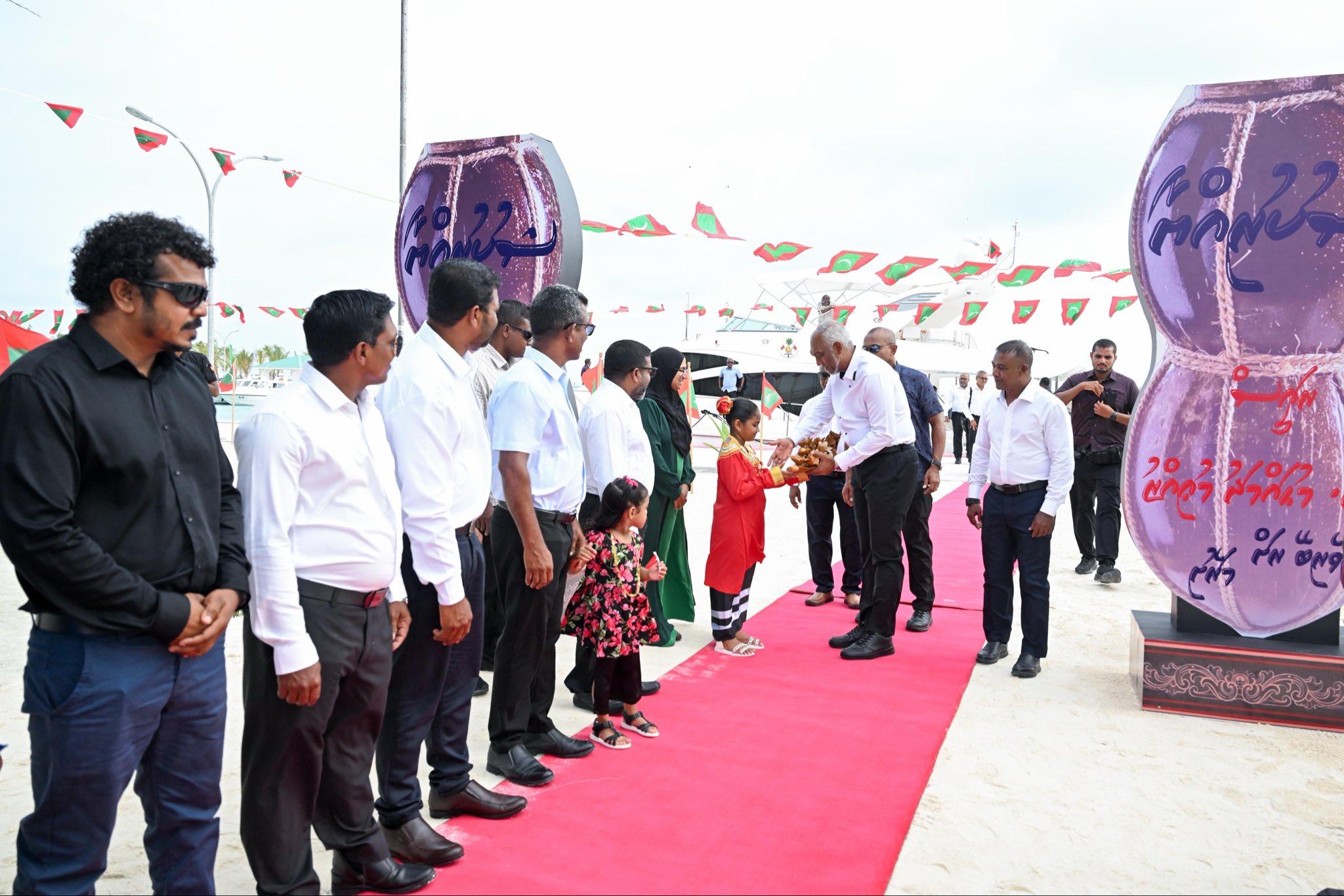 ށ.އަތޮޅަށް ކުރެއްވި ދަތުރުފުޅު ނިންމަވާލެއްވުމަށްފަހު ރައީސް މާލެ ވަޑައިގަންނަވައިފި