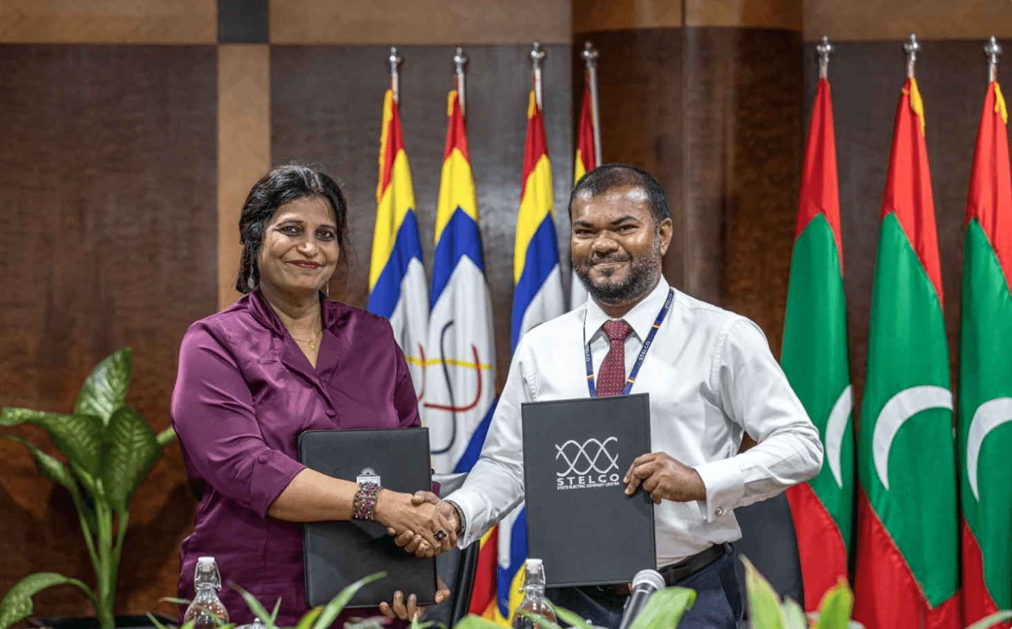 ސްޓެލްކޯ އާއި އެމްއެންޔޫ އާ ޤައުމީ ޔުނިވަރސިޓީއާ ދެމެދު އެއްބަސްވުމުގައި ސޮއިކުރުން