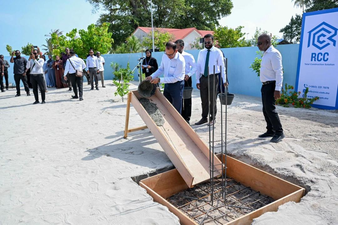 އޮޅުވެލިފުށީ ކައުންސިލް އިދާރާގެ އައު ޢިމާރާތުގެ ޢަމަލީ މަސައްކަތް ފަށައިފި
