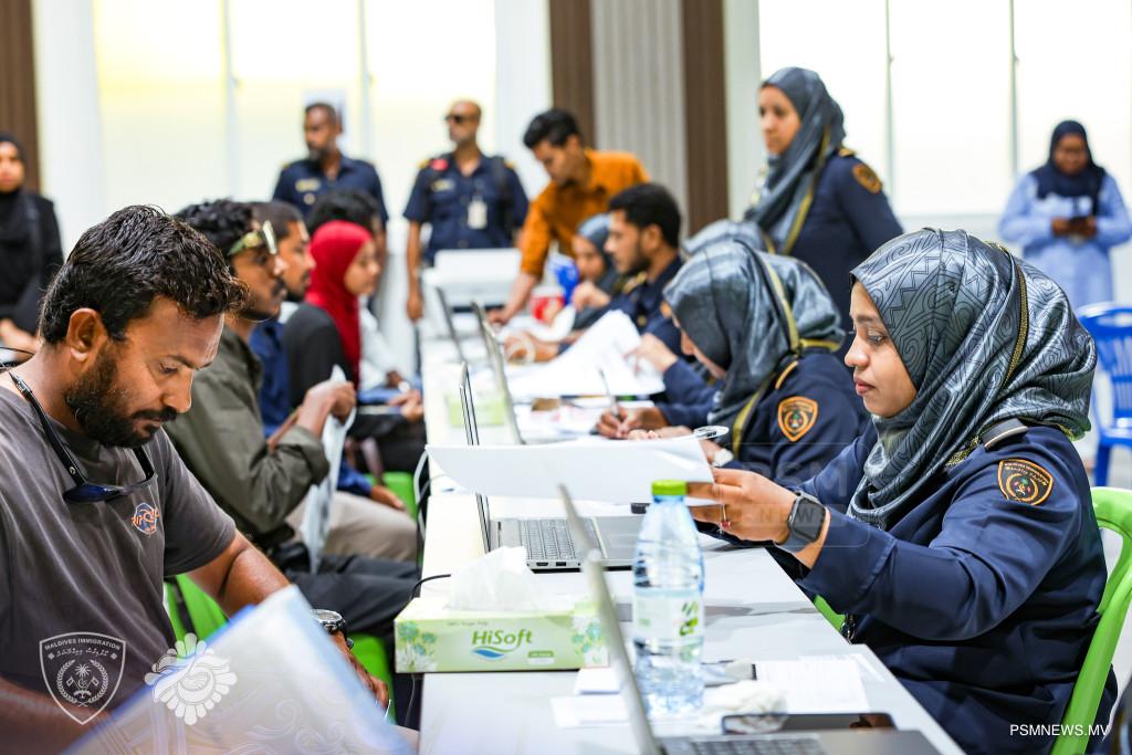 އިމިގްރޭޝަނުން އަންނަ ހޮނިހިރު ދުވަހު ވޯކް-އިން އިންޓަވިއުއެއް ބާއްވަނީ