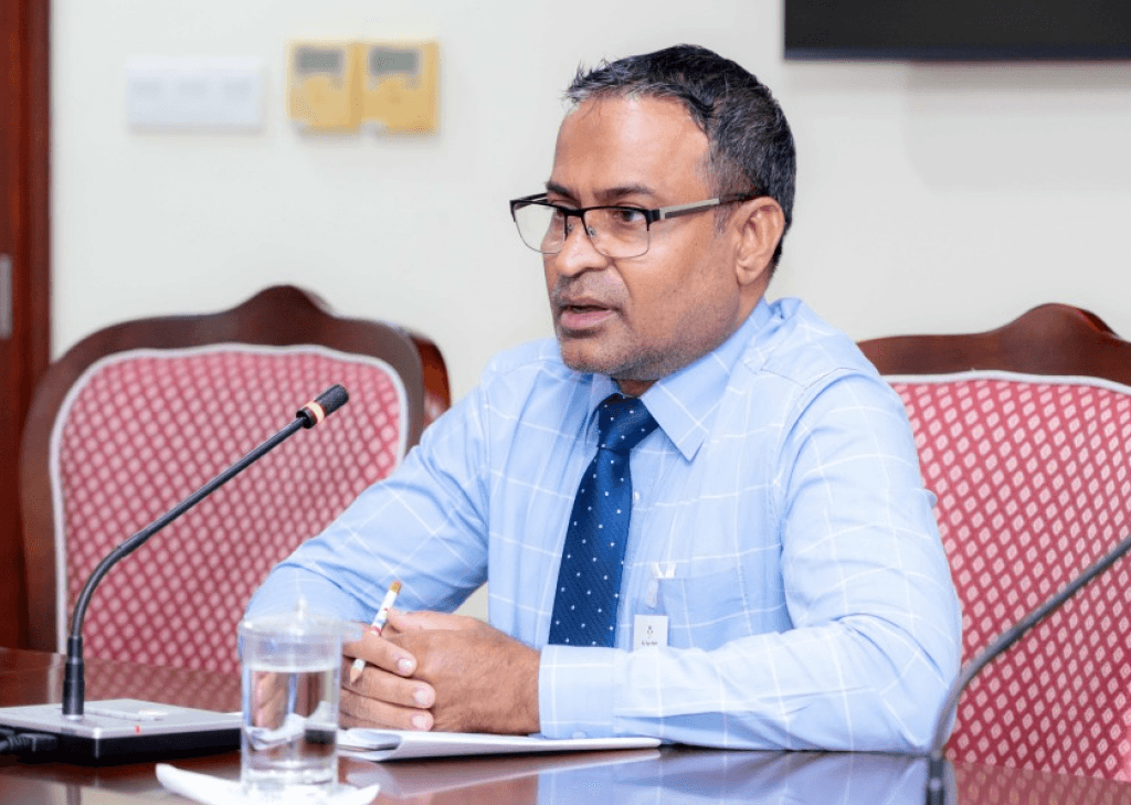 މައްސަލަތަކުގައި ވަކާލާތުކުރާއިރު، ކަނުލައި އަޑުއެހުމުގެ ހުނަރު ތަރައްޤީކުރަންޖެހޭ: އުއްތަމަފަނޑިޔާރު