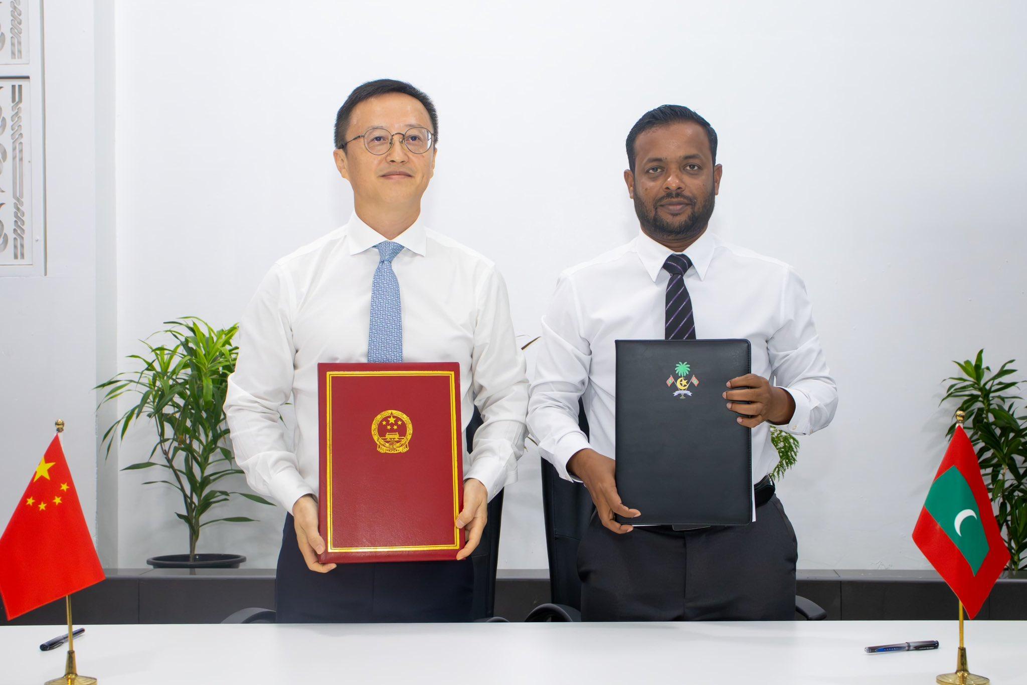 މާލެ އާއި ވިލިމާލޭގެ މަގުތައް ހެދުމުގެ ދެވަނަ ފިޔަވަަހީގެ އެއްބަސްވުމުގައި ސޮއިކޮށްފި
