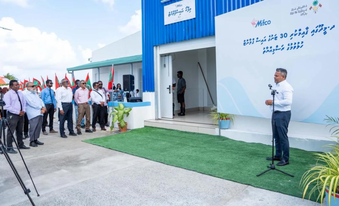 ދ. އަތޮޅުގެ ދެ ރަށެއްގައި ގާއިމުކުރެވުނު އައިސްޕްލާންޓްތައް  ހުޅުވައިފި