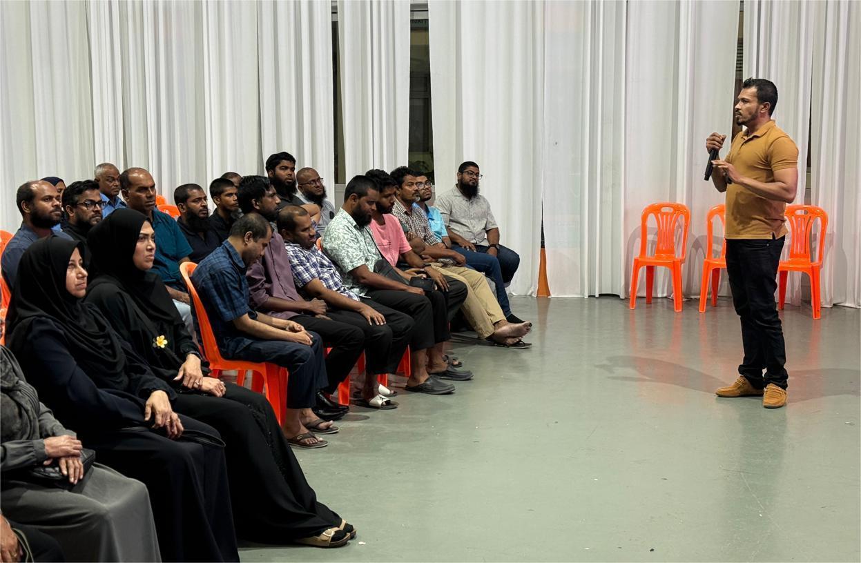 ފުލުހުން ކުރިއަށްގެންދިޔަ އެވެއަރނެސް ސެޝަންގެ ތެރެއިން- ފޮޓޯ: ޕޮލިސް މީޑިއާ