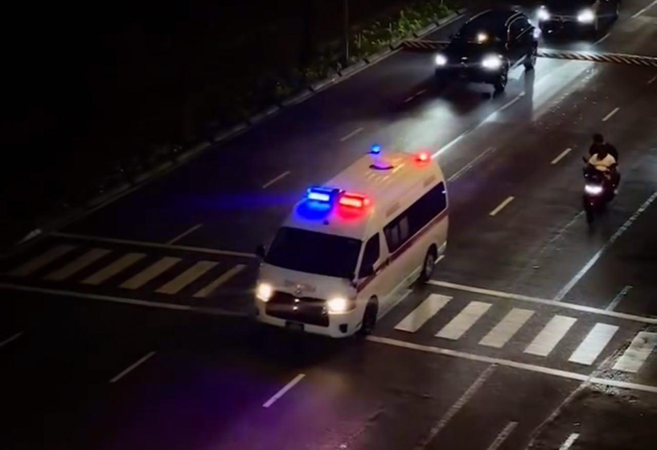 އެމްބިއުލާންސެއް ދަތުރުކުރަނީ، ފޮޓޯ: އެމެޖެންސީ ވެހިކަލްސް އިންސްޓަގްރާމް ޕޭޖު