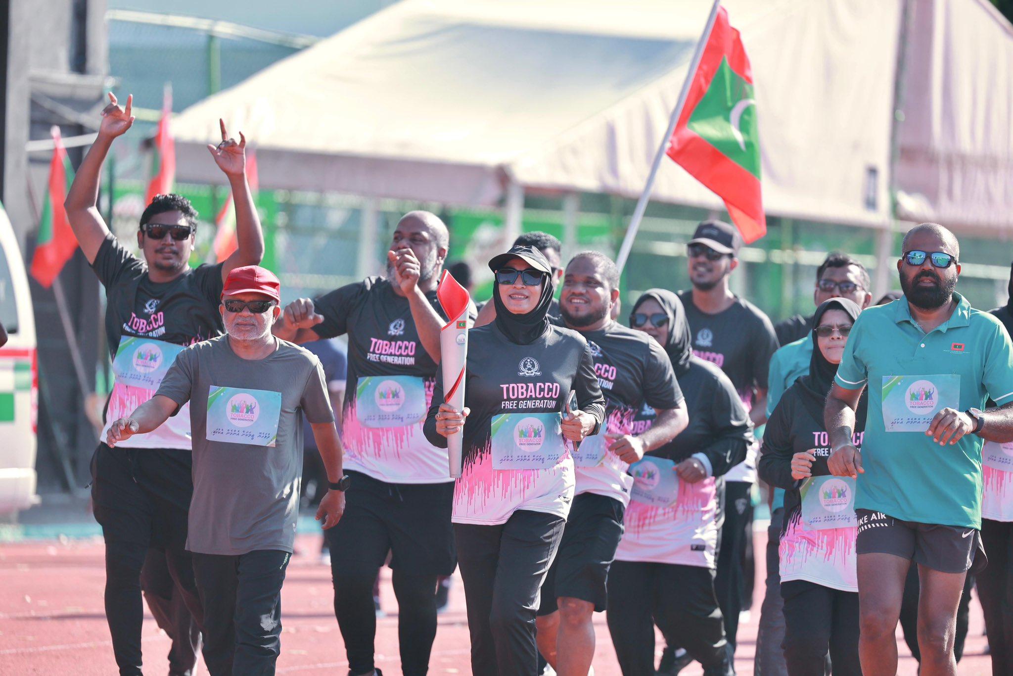 ނޭޝަނަލް ޓޯޗް ރަންގައި 18 ގަޑިއިރު ތެރޭ 7000 އަށްވުރެ ގިނަ މީހުން ދުވެފި