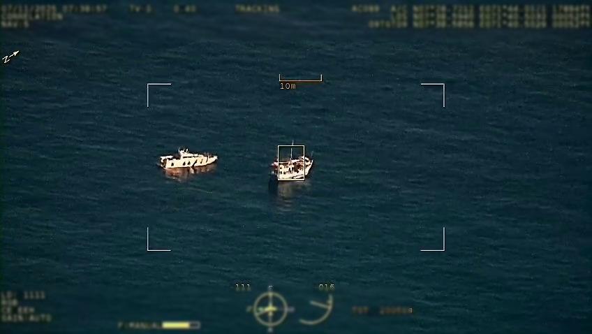 ރާއްޖޭގެ އެސްއީޒެޑުން ހިފެހެއްޓި ލަންކާގެ ދެ މަސްބޯޓު- ފޮޓޯ: އެމްއެންޑީއެފް