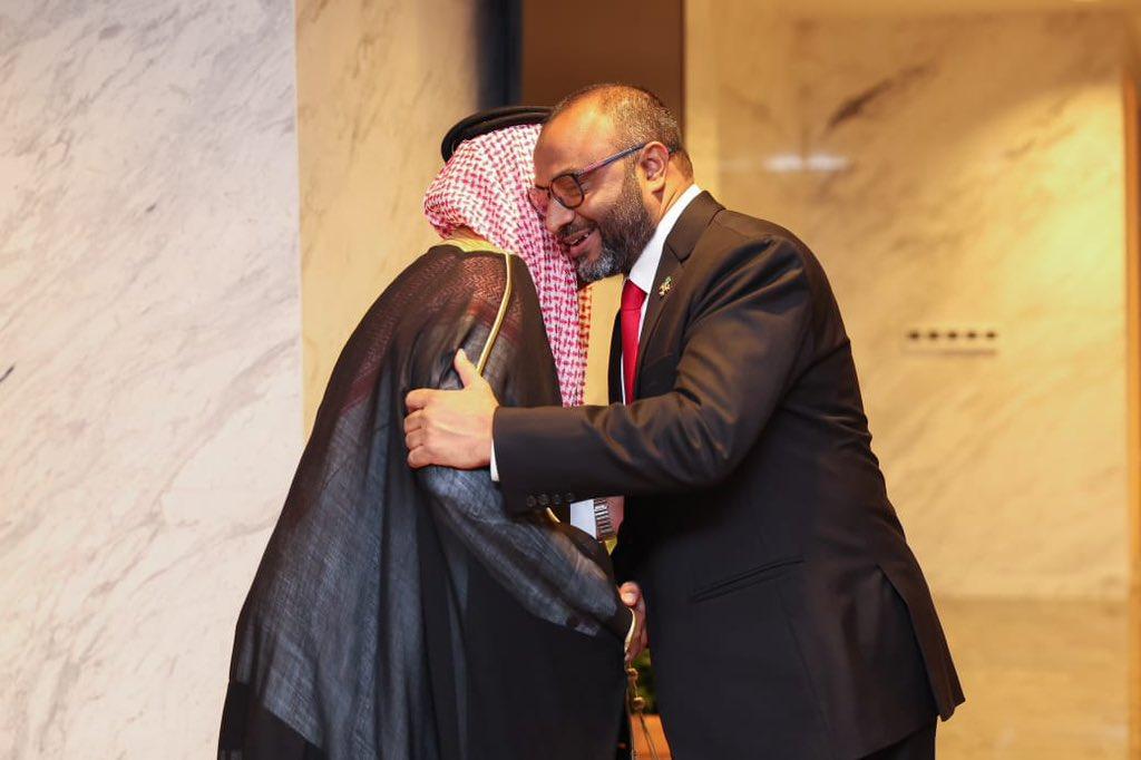 ޙައްޖު އެއްބަސްވުމުގައި ސޮއިކުރައްވަން ޝަހީމް ސަޢުދީއަށް