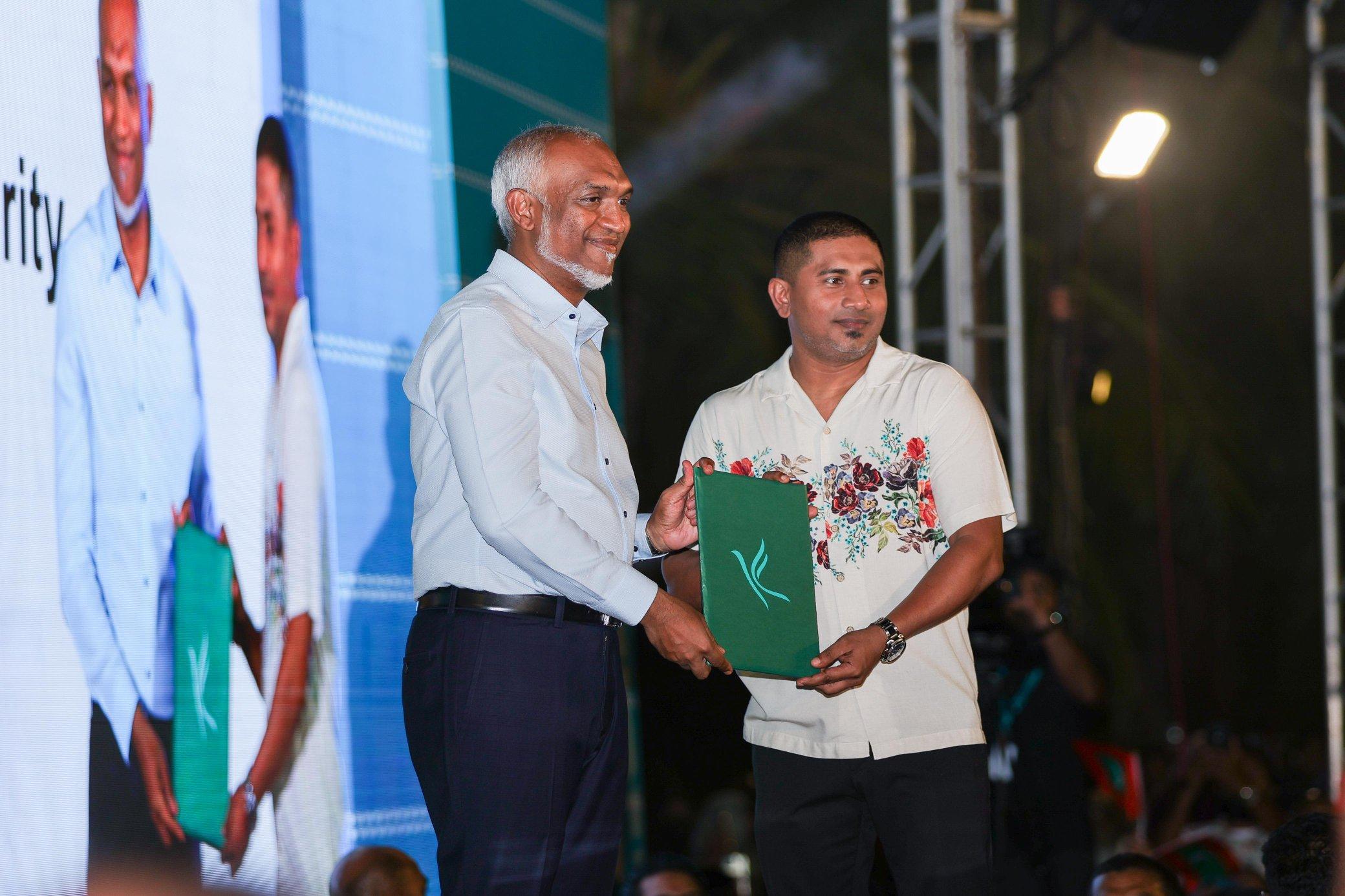 ޕާޓީއަކުން އަމިއްލައަށް ވަކިވި މިއީ ފުރަތަމަ ފަހަރު، އެނބުރި މިއައީ ކުރީގެ ސިޔާސީ ފިކުރުގެ ތެރެއަށް: މަޙްލޫފް