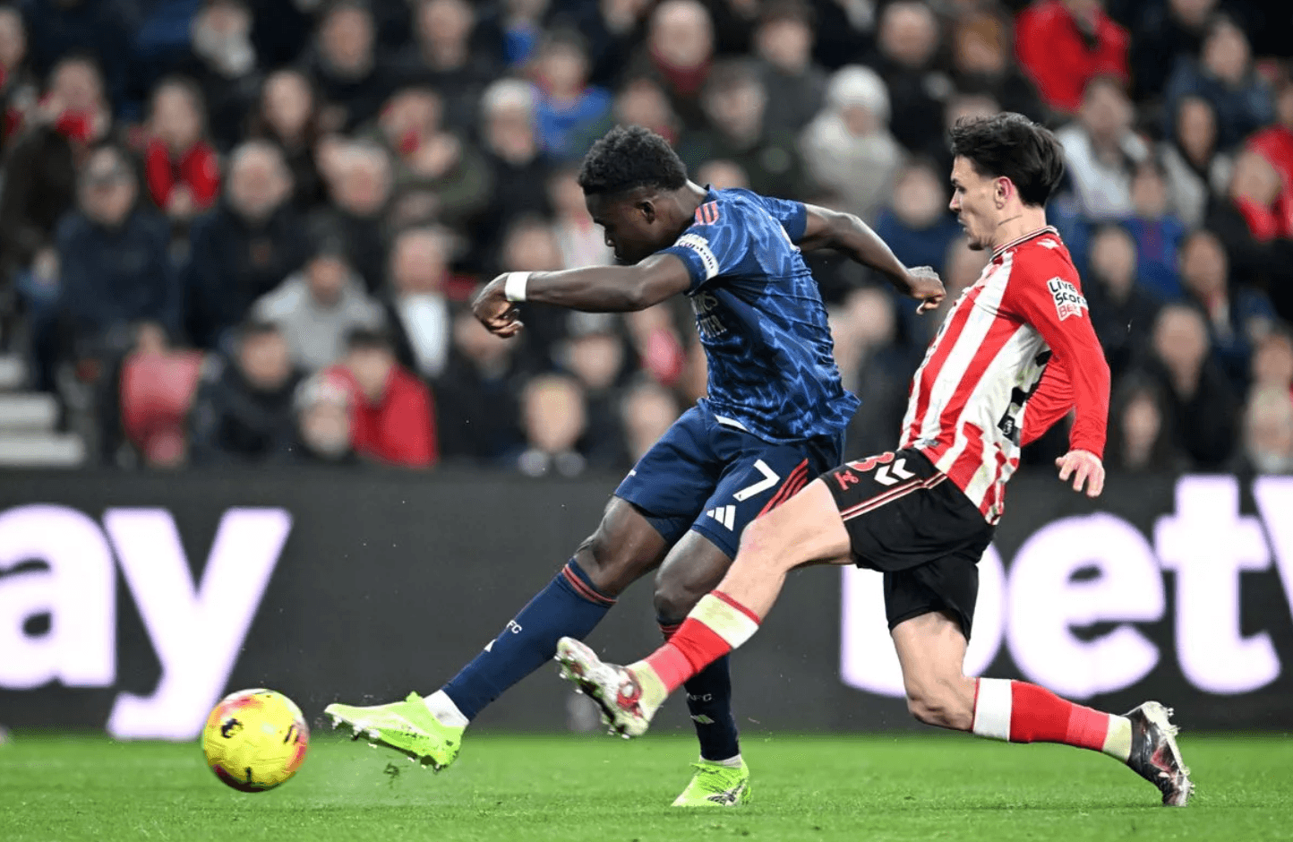 އަށް މެޗަށްފަހު ބައިކޮޅު ގޯލު ވަދެ، އުދުހިފައި އުޅުނު އާސެނަލް ފަހުވަގުތު ހިފަހަށްޓައިފި