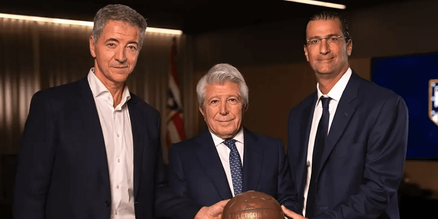 އެތްލެޓީކޯގެ ވެރިންނާއެކު އެޕޯލޭ ކުންފުނީގެ ވެރިން