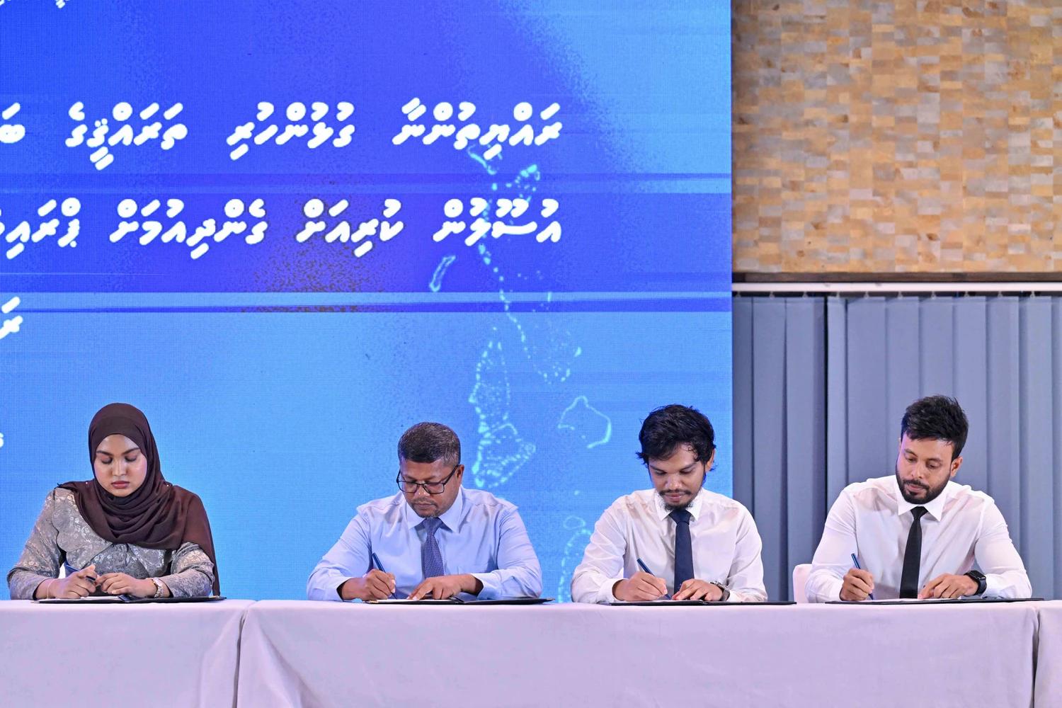 ފިޔޯރީ މަސް ފެކްޓްރީ ޤާއިމްކުރުމަށް ބޭނުންވާ ބިން ހިއްކުމުގެ އެއްބަސްވުމުގައި ސޮއިކޮށްފި