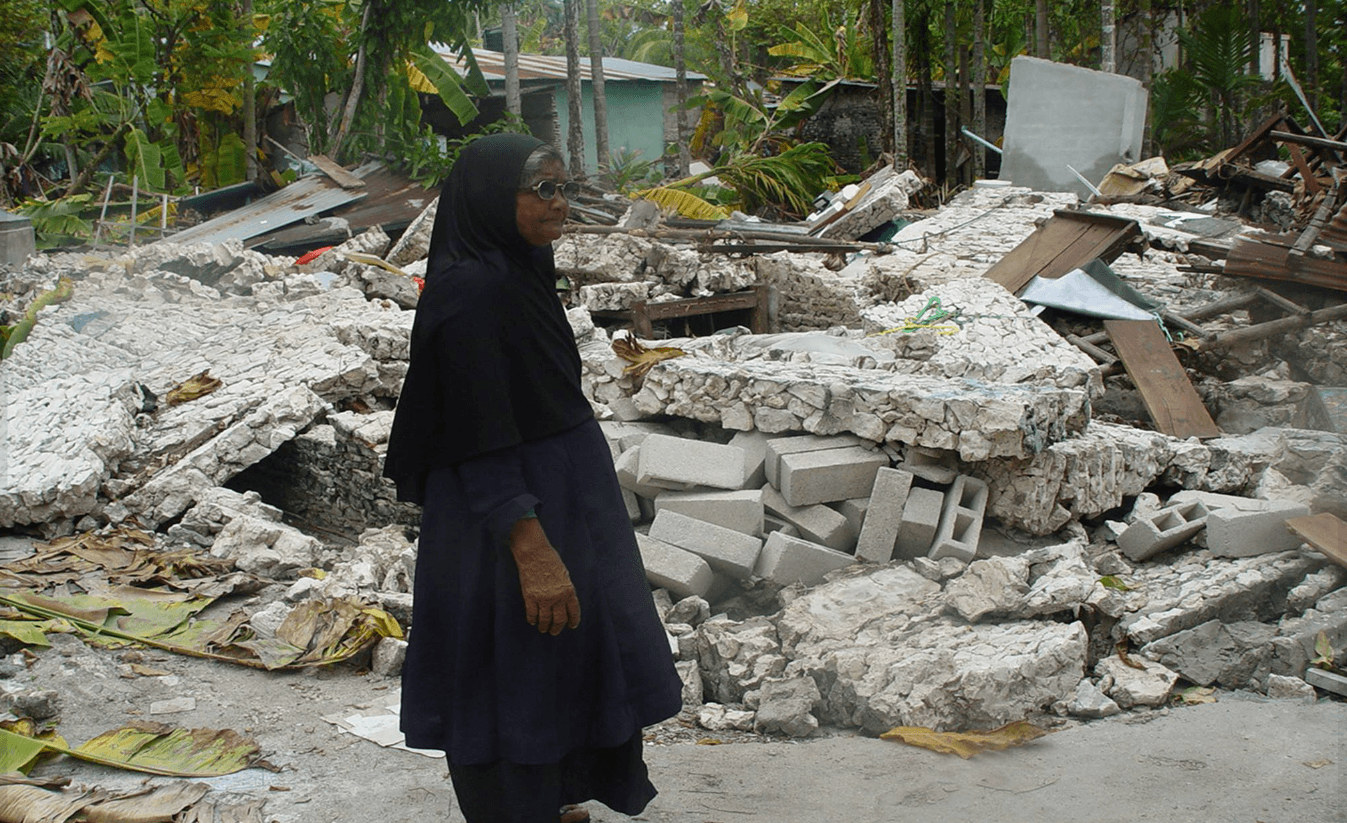 2004 ވަނަ އަހަރު ރާއްޖެ އަށް އެރި ސުނާމީގައި ރަށަކަށް ގެއްލުންވެފައި، ފޮޓޯ: ނެޝަނަލް ޑިޒާސްޓަރ މެނޭޖްމަންޓް ސެންޓަރު