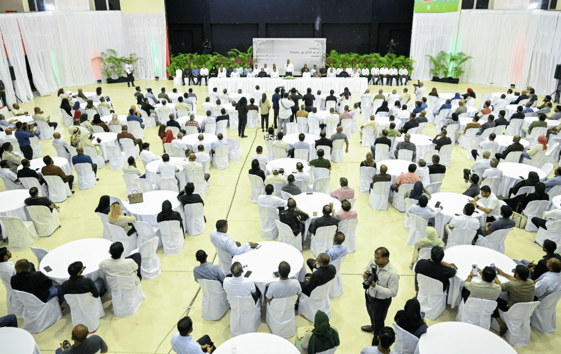 ރައީސް މެދު އަދި ކުދިފަންތީގެ ވިޔަފާރިވެރިންނާ ބައްދަލުކުރަށްވަނީ، ފޮޓޯ: ރައީސް އޮފީސް