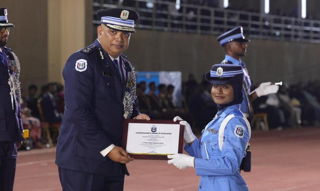 ފުލުހުންގެ ނޫ ޔުނީފޯމުގެ ގަދަރުކުޑަވާނެ އެއްވެސް ކަމެއް ނުކުރުމަށް ސީޕީ ނަވީން އިލްތިމާސްކުރައްވައިފި