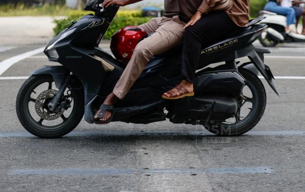 ގިނަ ބައެއްގެ ޝަކުވާއާއެކު، ހުޅުމާލޭގެ މަގުތަކުގައި ހަރުކުރި ސްޕީޑް ބްރޭކަރުތައް ނަގައިފި