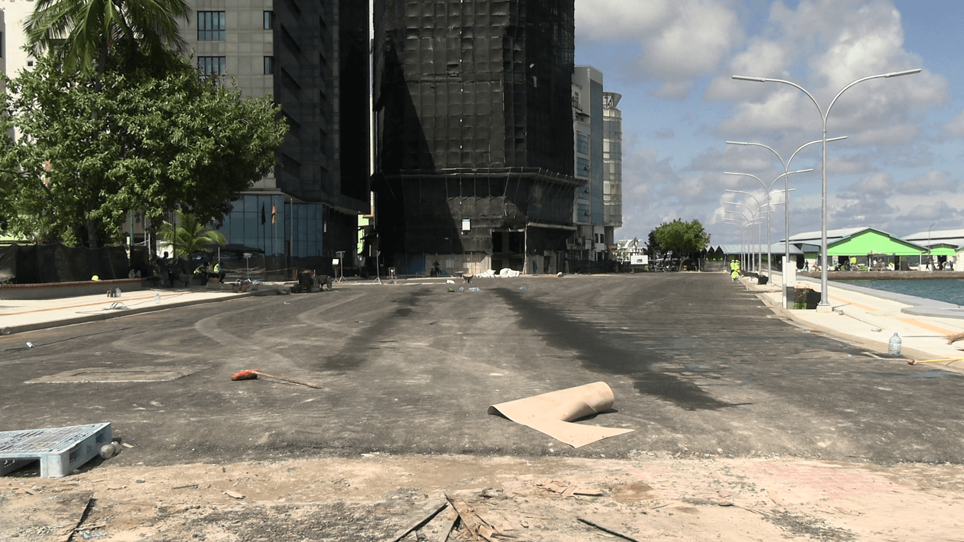 ބޮޑުތަކުރުފާނު މަގުގައި އަލަށް ތާރު އެޅި ސަރަހައްދުގެ މަސައްކަތް ނިމުމަކާ ގާތަށް