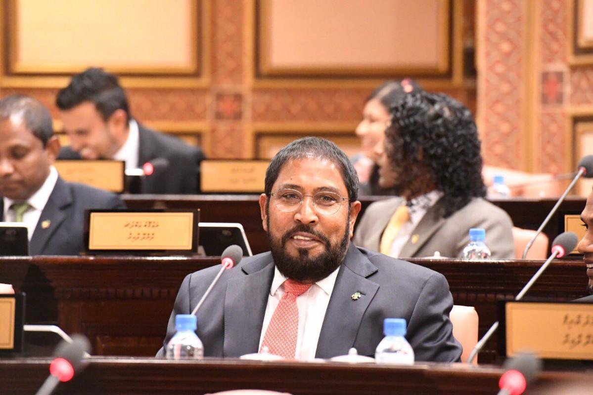 ރޯޔަލް އައިލެންޑްގައި އުއްތަމަ ފަނޑިޔާރާއި މަޖިލީހުގެ ނައިބު ރައީސް ބައްދަލުކުރެއްވިކަމަށް ފެތުރި ޚަބަރަކީ ބޮޑު ދޮގެއް: ޤާސިމް